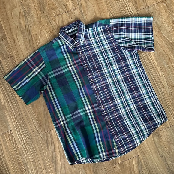 **GANT** multi-plaid button down SIZE LARGE - Picture 3 of 6